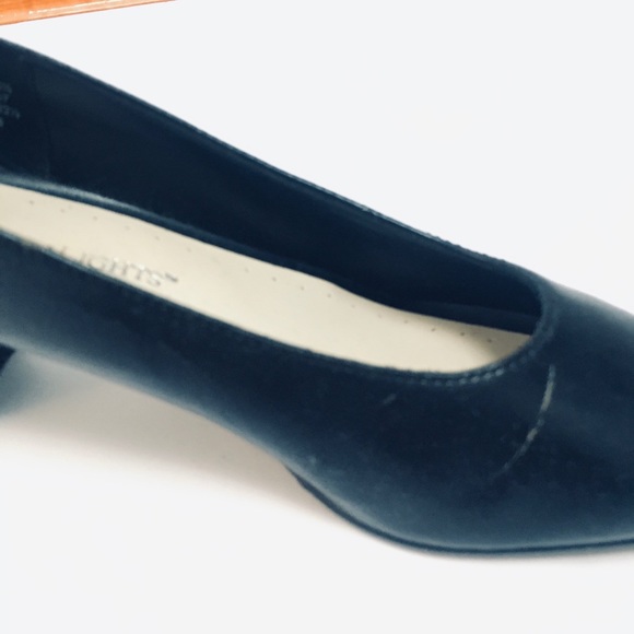 Black Leather 2 in Pump - Picture 3 of 7